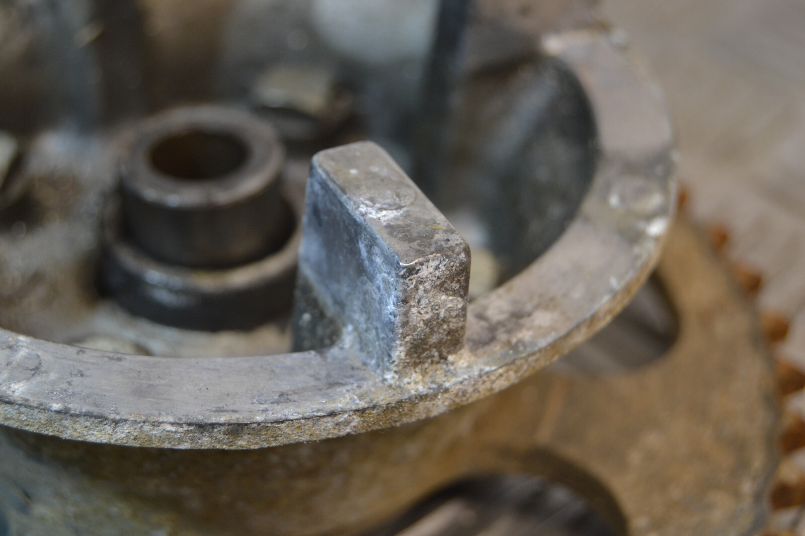 porte courronne Suzuki 125 GT X4 1980-84 sprocket holder – Image 5