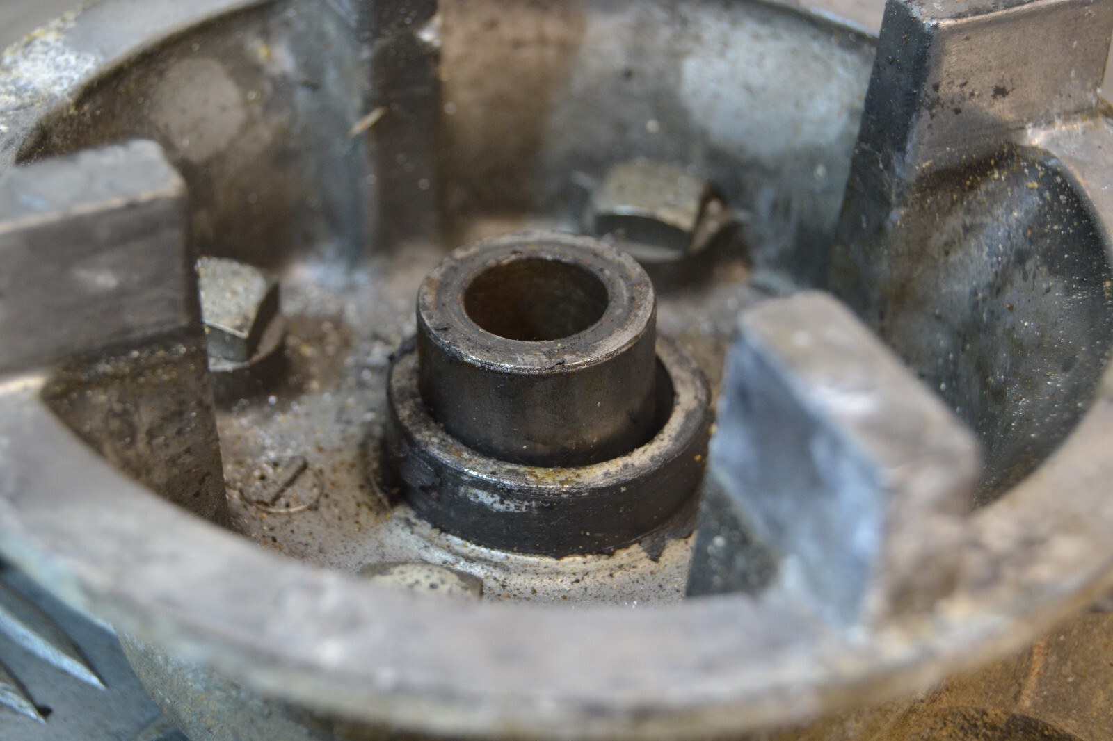 porte courronne Suzuki 125 GT X4 1980-84 sprocket holder – Image 6