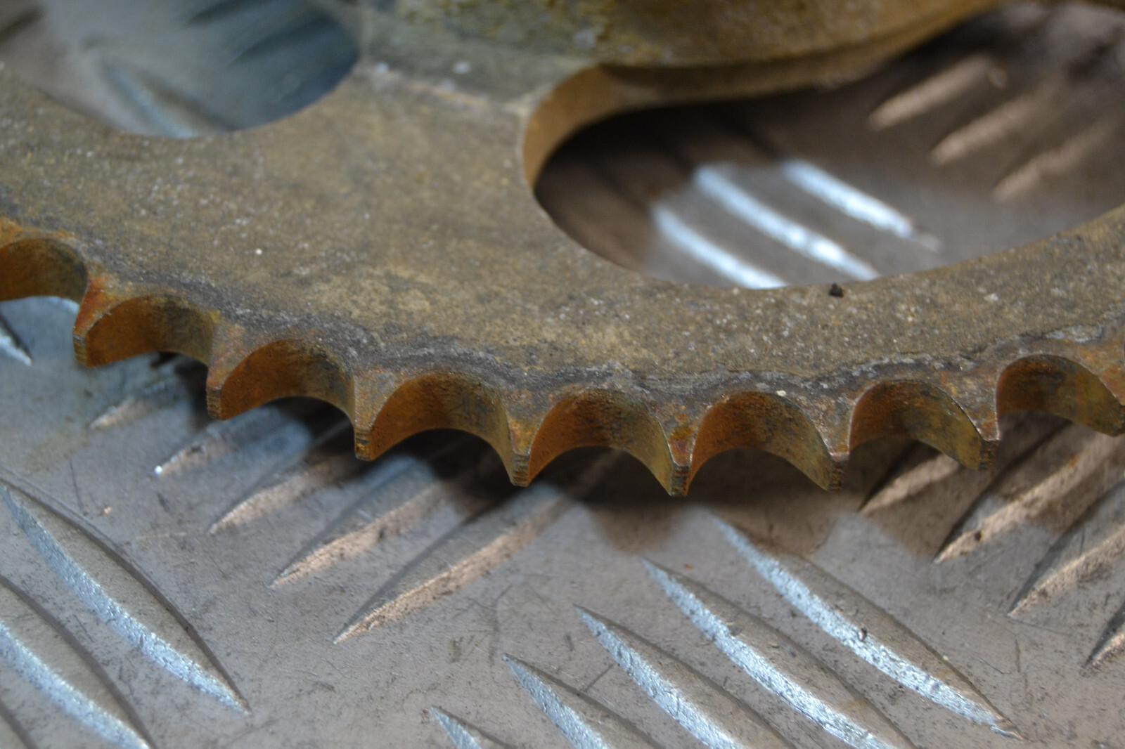 porte courronne Suzuki 125 GT X4 1980-84 sprocket holder – Image 7