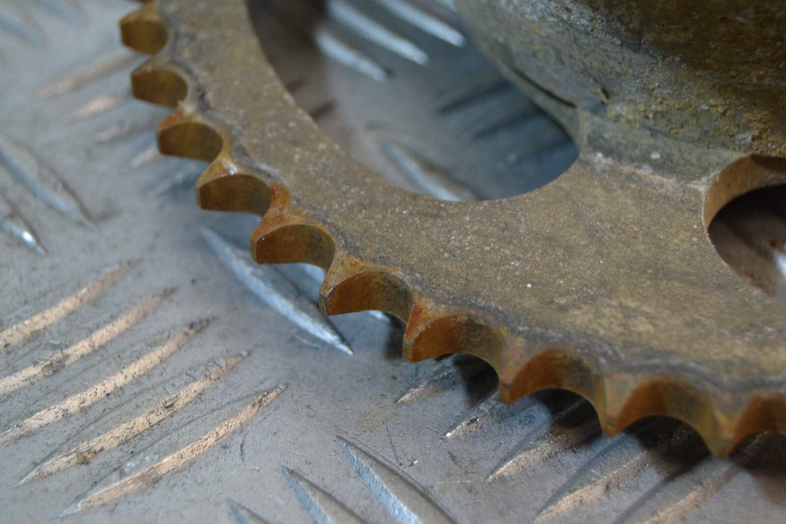 porte courronne Suzuki 125 GT X4 1980-84 sprocket holder – Image 8