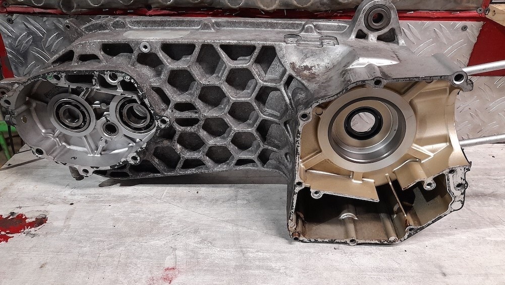 Carter moteur SYM 250 GTS 300 Citycom 11200HMA000