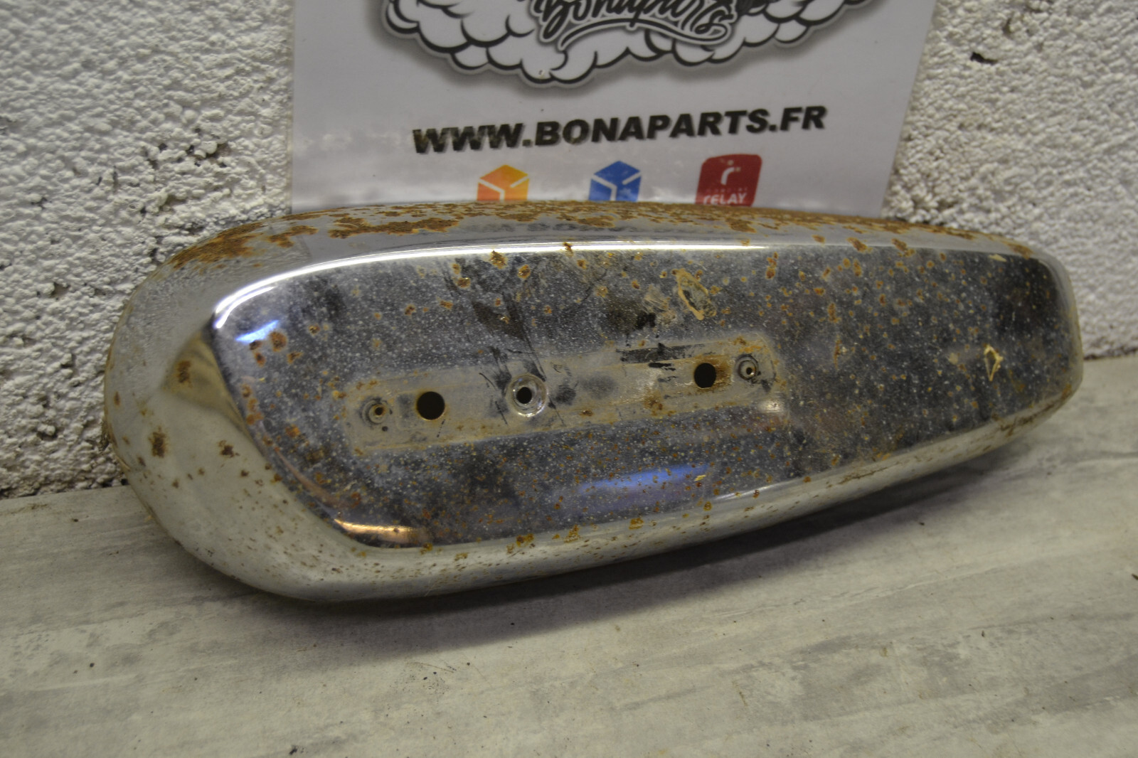 Enjoliveur gauche chromé cadre Mobylette Motobécane Motobecane AV88 youngtimer