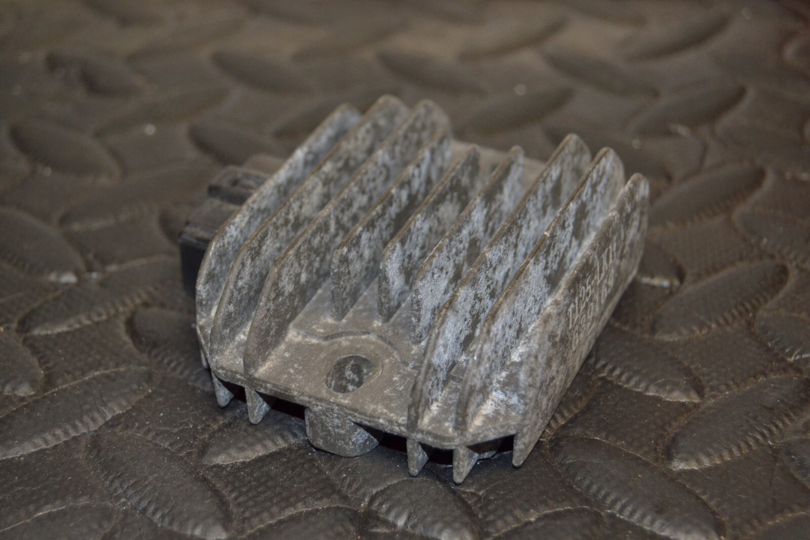 Support régulateur de tension redresseur Piaggio Vespa LX 125 – Image 5