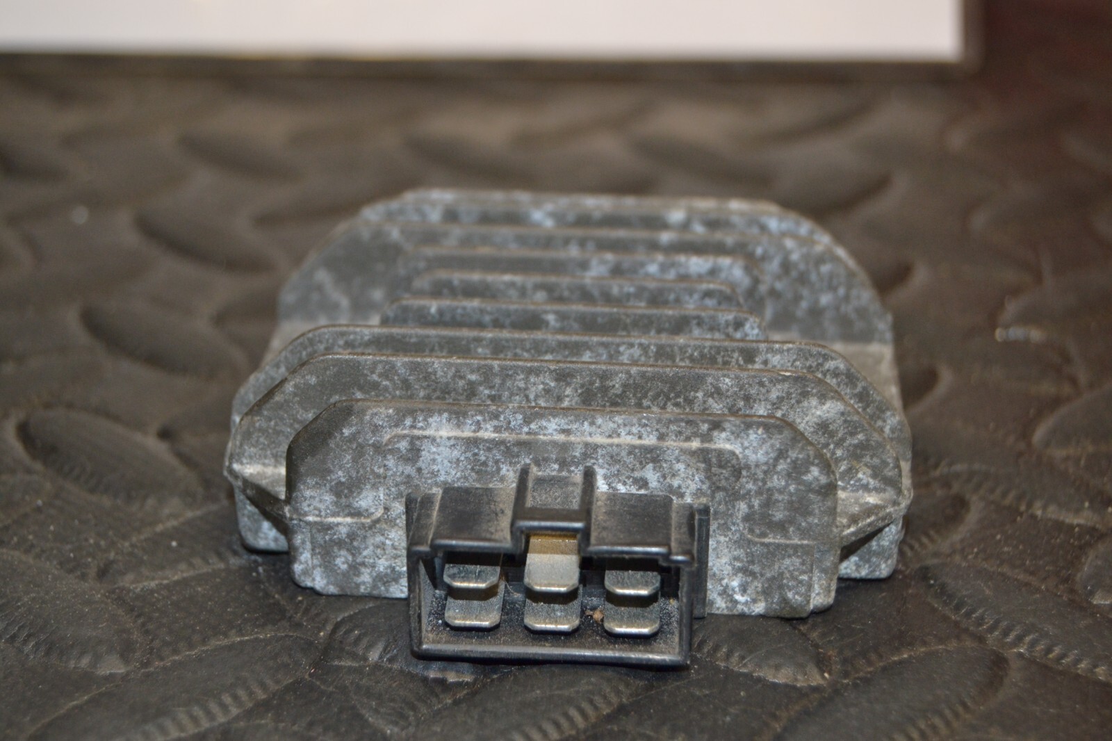 Support régulateur de tension redresseur Piaggio Vespa LX 125 – Image 6