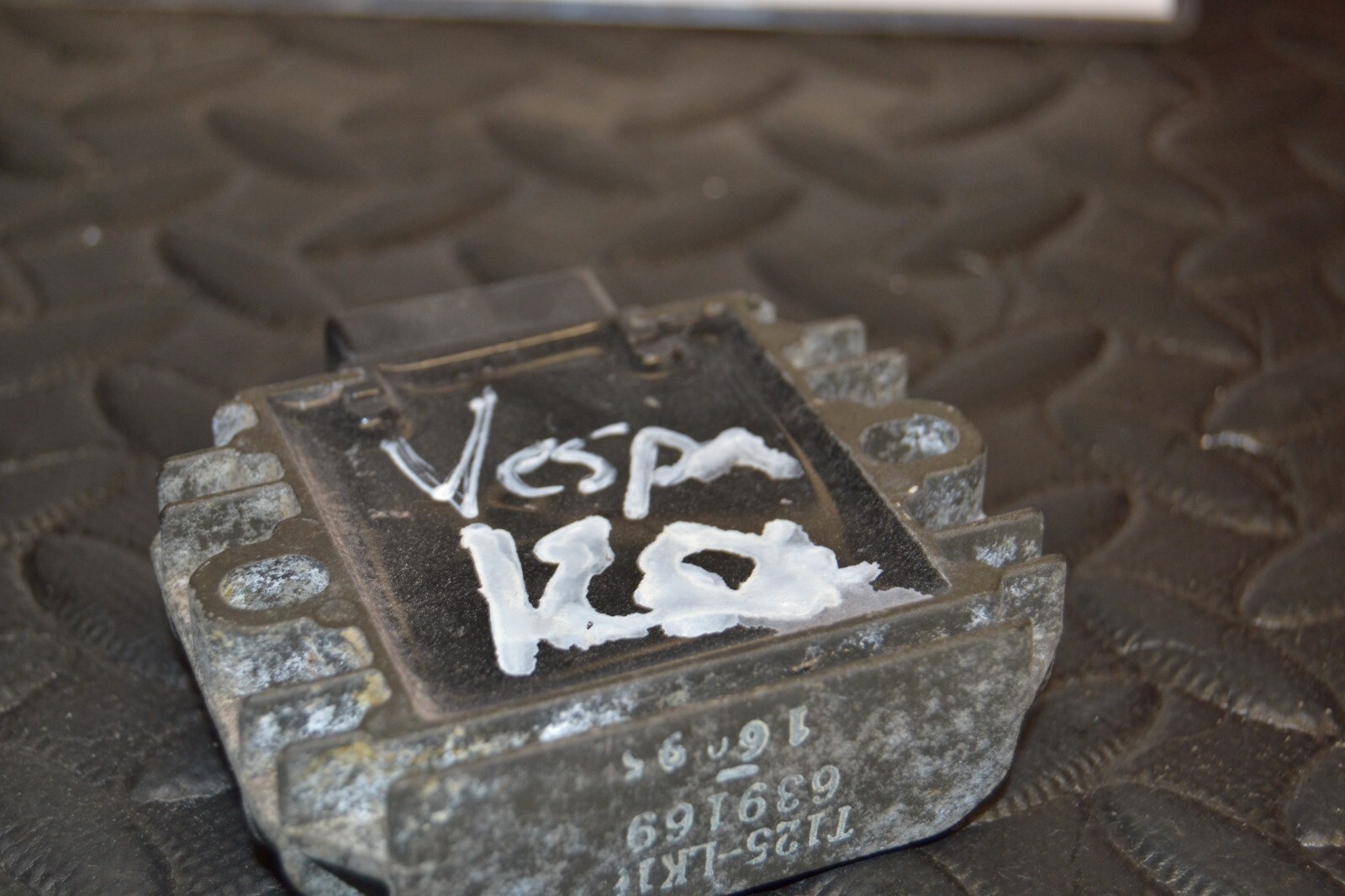 Support régulateur de tension redresseur Piaggio Vespa LX 125 – Image 7