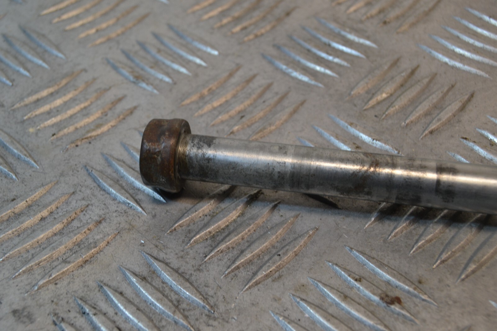 Axe de roue arrière rear wheel shaft Yamaha 125 SR – Image 3