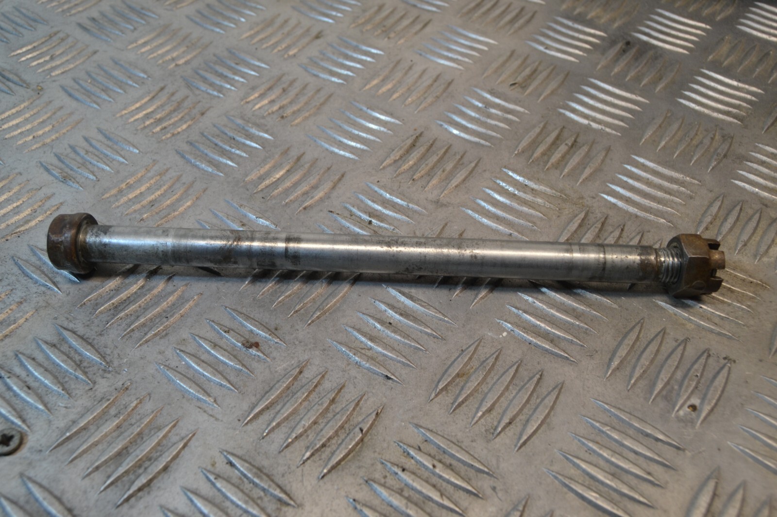 Axe de roue arrière rear wheel shaft Yamaha 125 SR