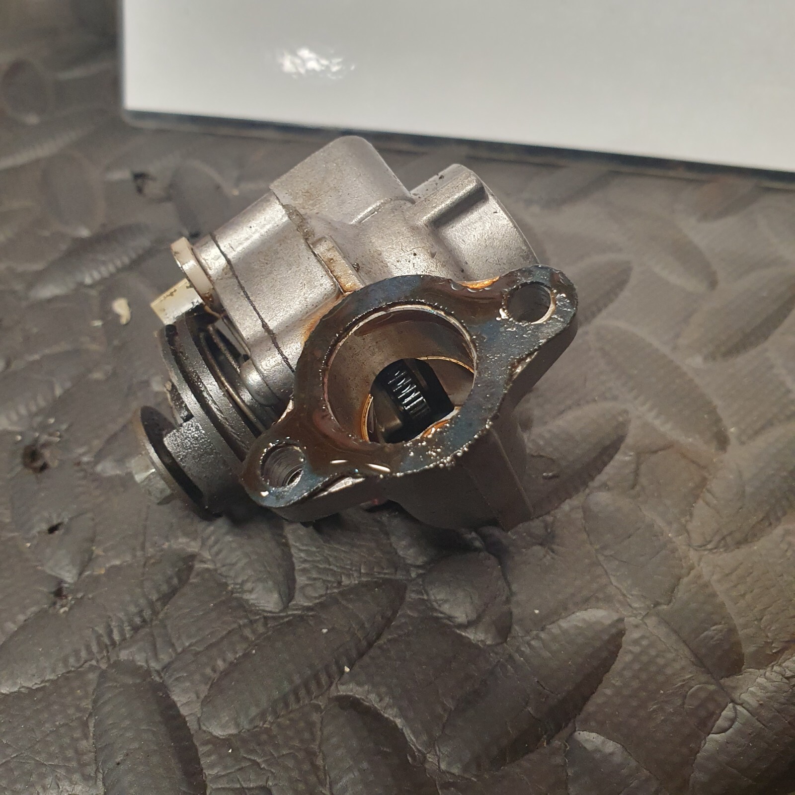 Pompe à huile Yamaha 125 DTLC 10V 1982-87 – Image 6