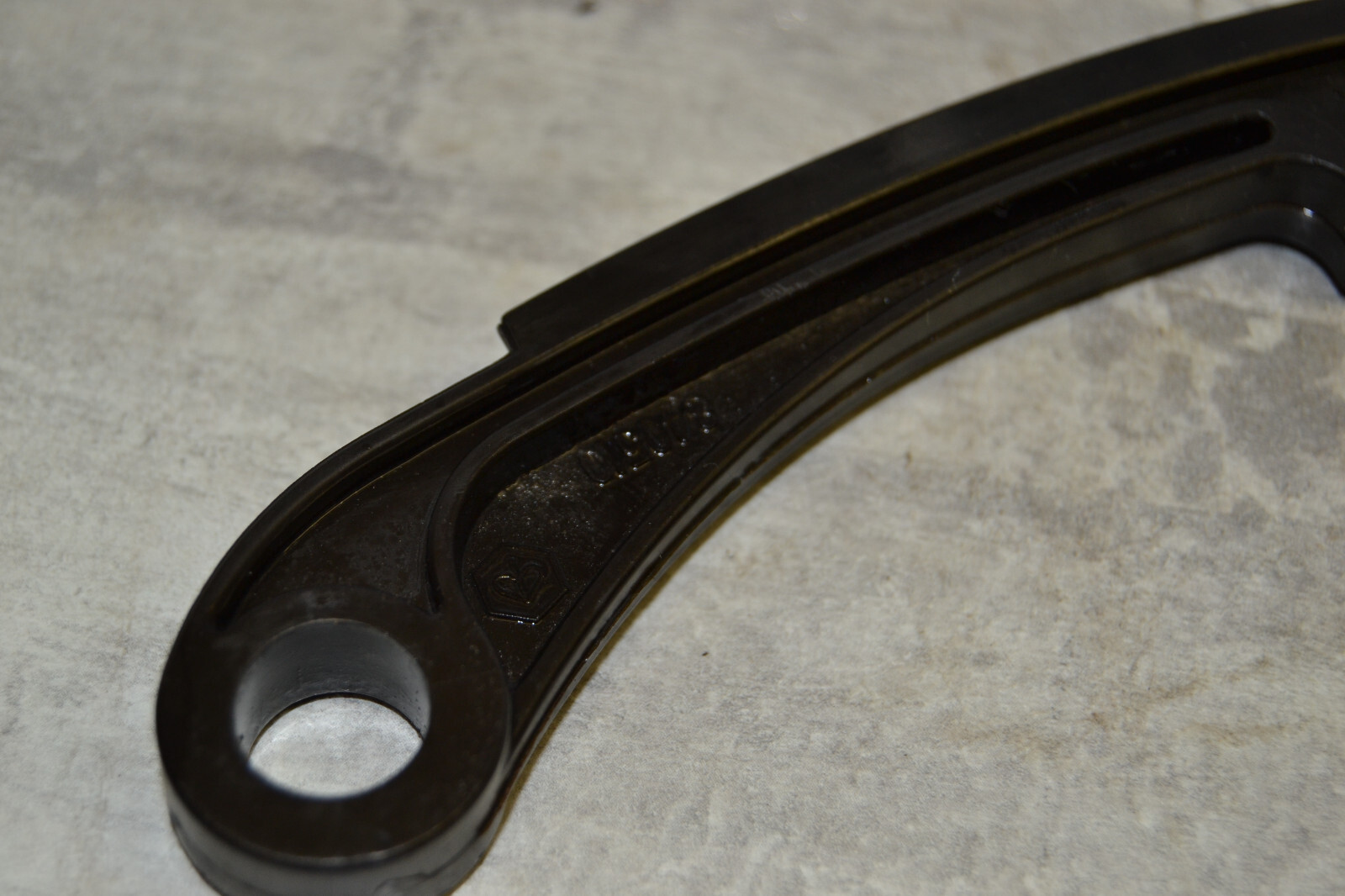 Guide chaine distribution Piaggio X8 X9 840510 timing chain guide – Image 3