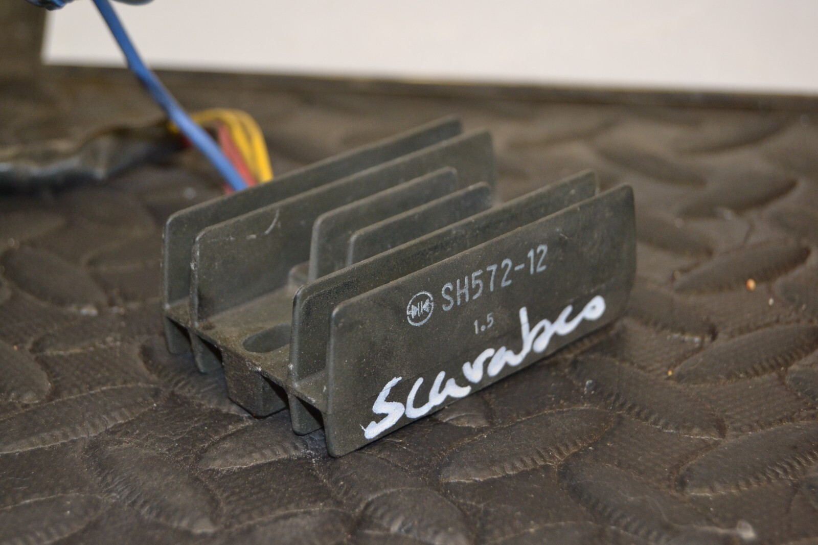 Régulateur de tension redresseur Aprilia Scarabeo 125 – Image 3