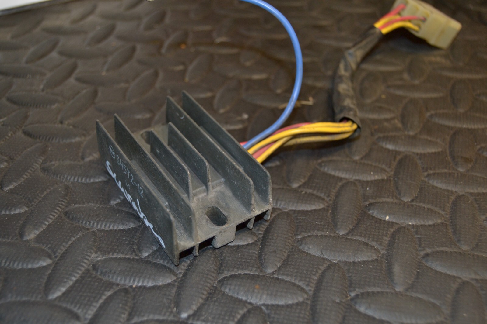 Régulateur de tension redresseur Aprilia Scarabeo 125 – Image 5