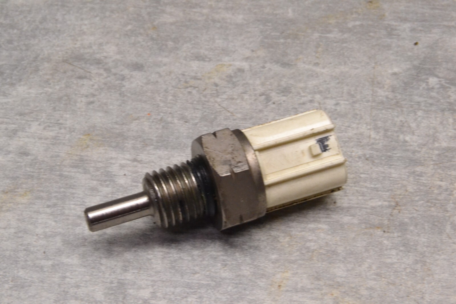 Sonde température eau Honda Zoomer 50 NPS water temp sensor