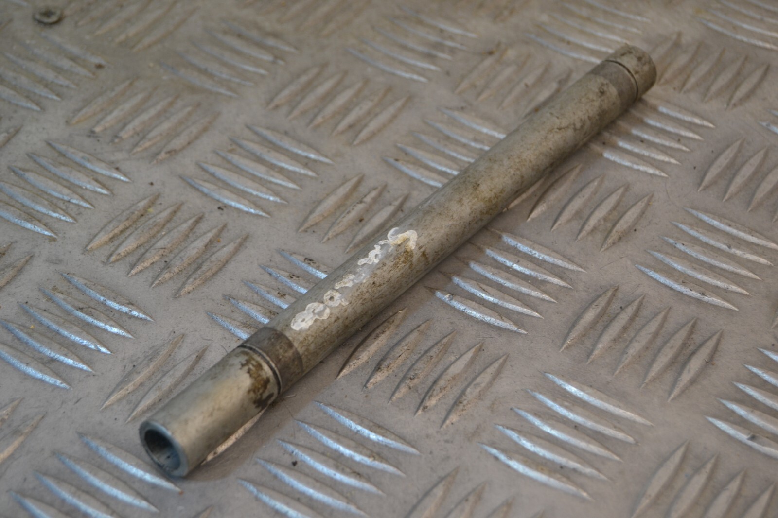 Guide axe moteur Aprilia Scarabeo 125 rotax 2006 – Image 4