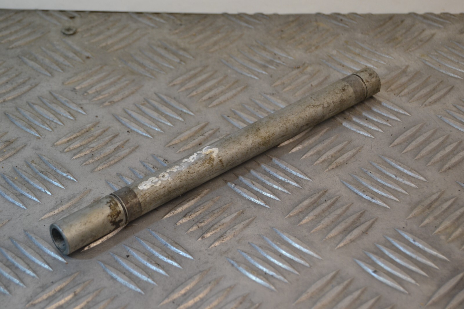 Guide axe moteur Aprilia Scarabeo 125 rotax 2006