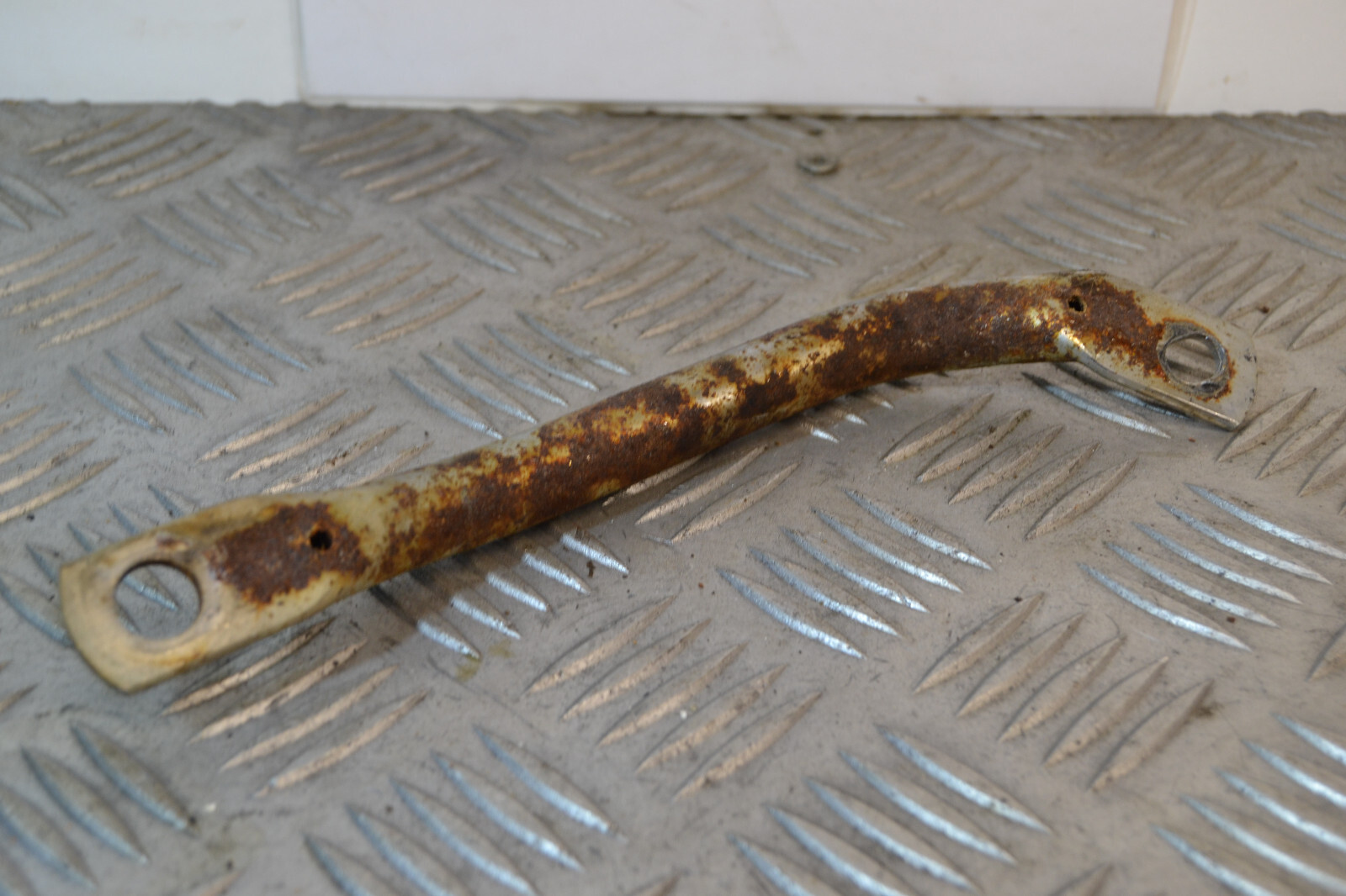 Poignée latérale Suzuki 125 GT X4 1980-84 grab bar – Image 6