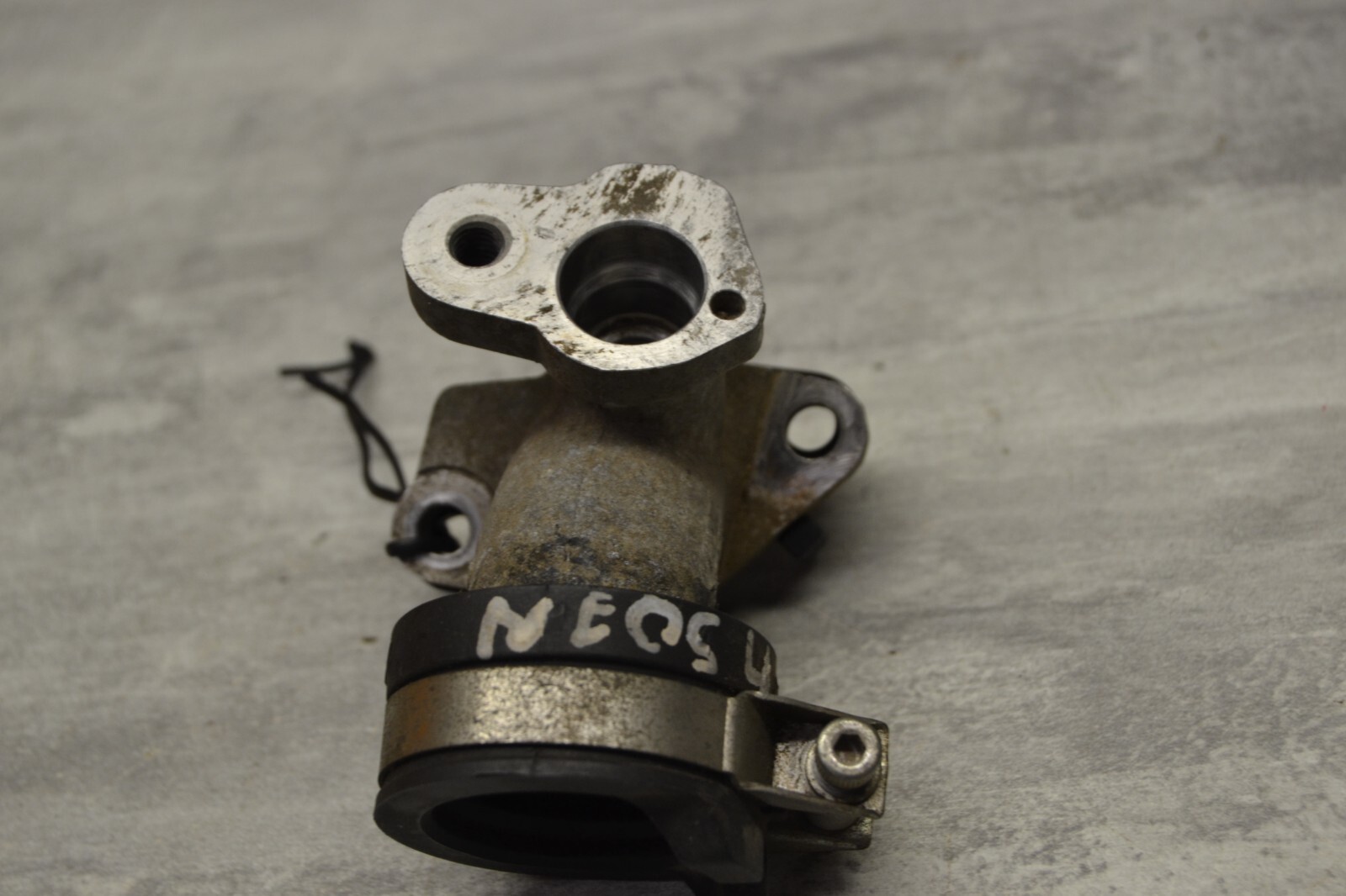 Pipe d'admission MBK ovetto 4t Neos 4 temps intake manifold