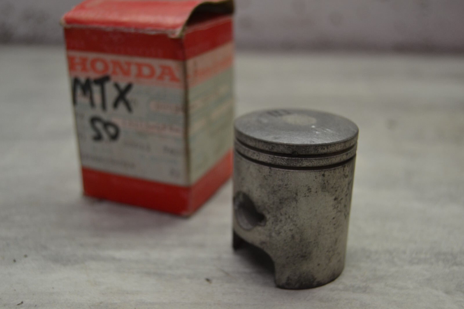 Piston neuf HONDA MTX 50 13103-gf9-013 cote b