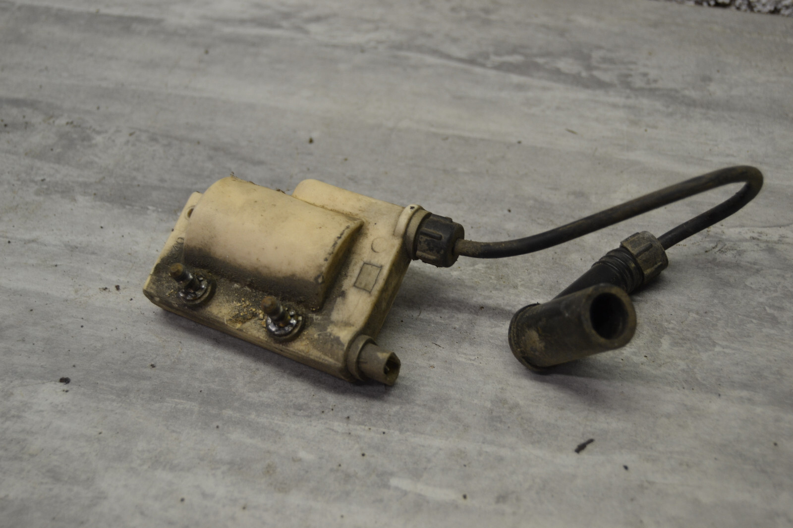 Bobine haute tension allumage Mobylette Motobécane Motobecane AV88 coil