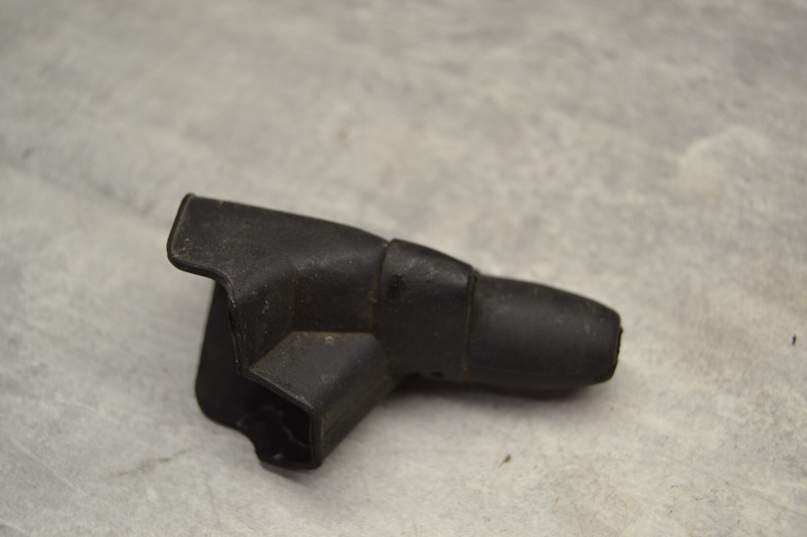 cache cable embrayage cocote caoutchouc Aprilia 125 MX AP8120467 – Image 3