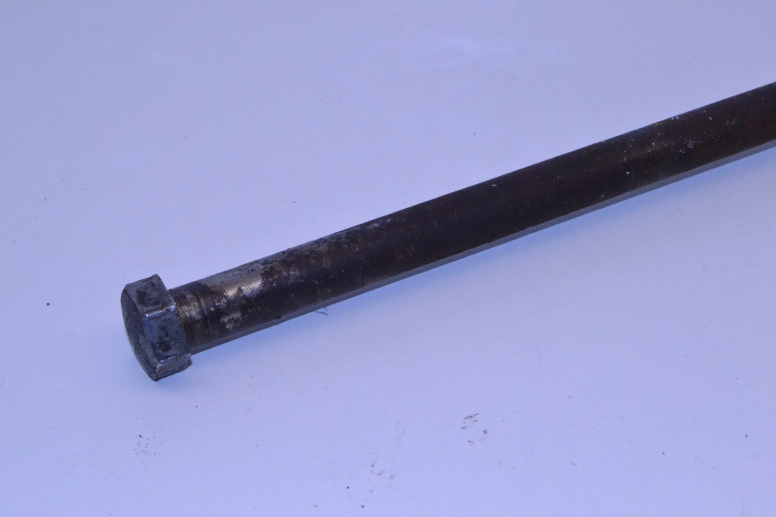 axe bras oscillant swing arm axle Yamaha 125 DTLC 10V – Image 3